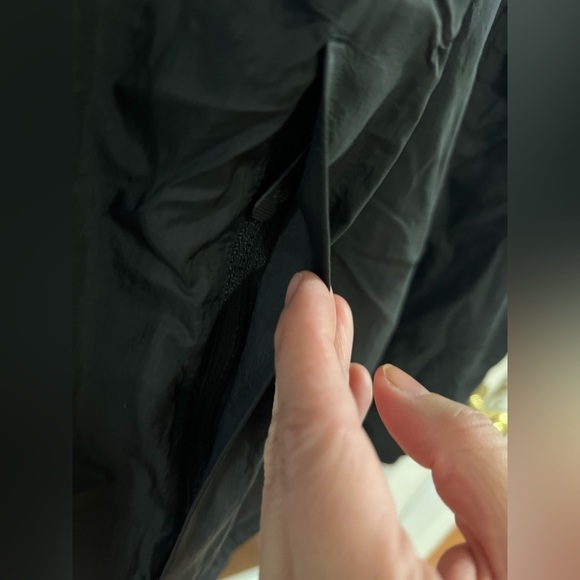 Lululemon Seek The Sky Jacket Packable - size 10 - Picture 5 of 6